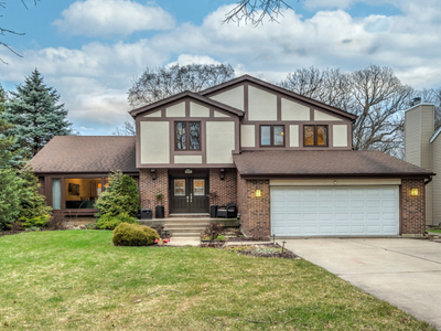 4437 Brittany Dr, Lisle, IL