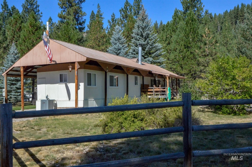 Photo of 34 West River Drive, Lowman, ID 83637