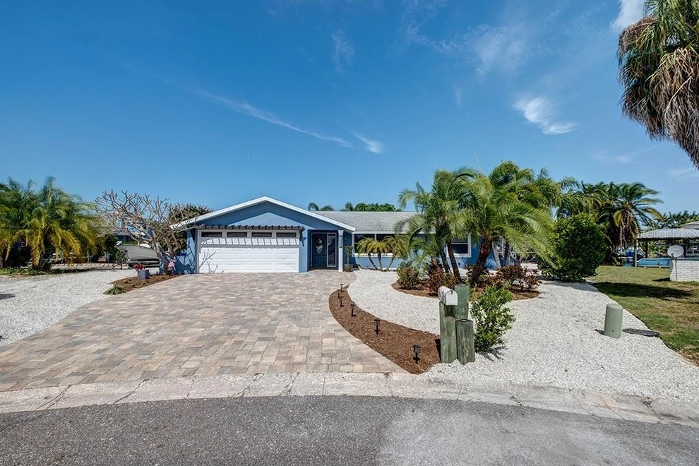 1027 Spindle Palm Way
