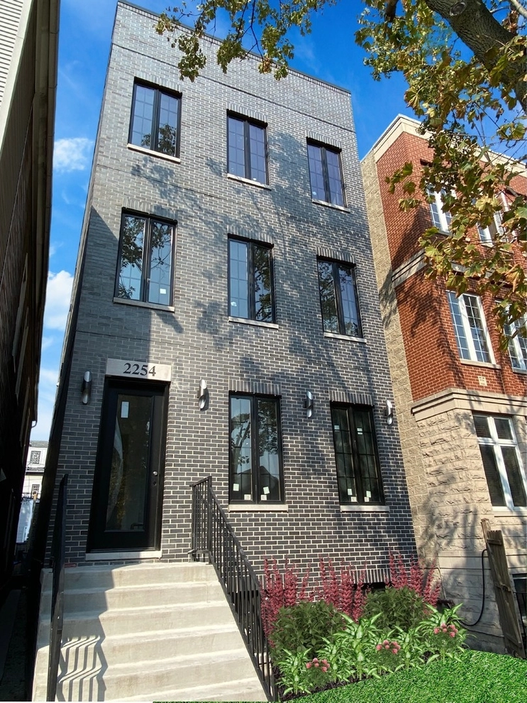 Photo of 2254 West Roscoe Street, Chicago, IL 60618