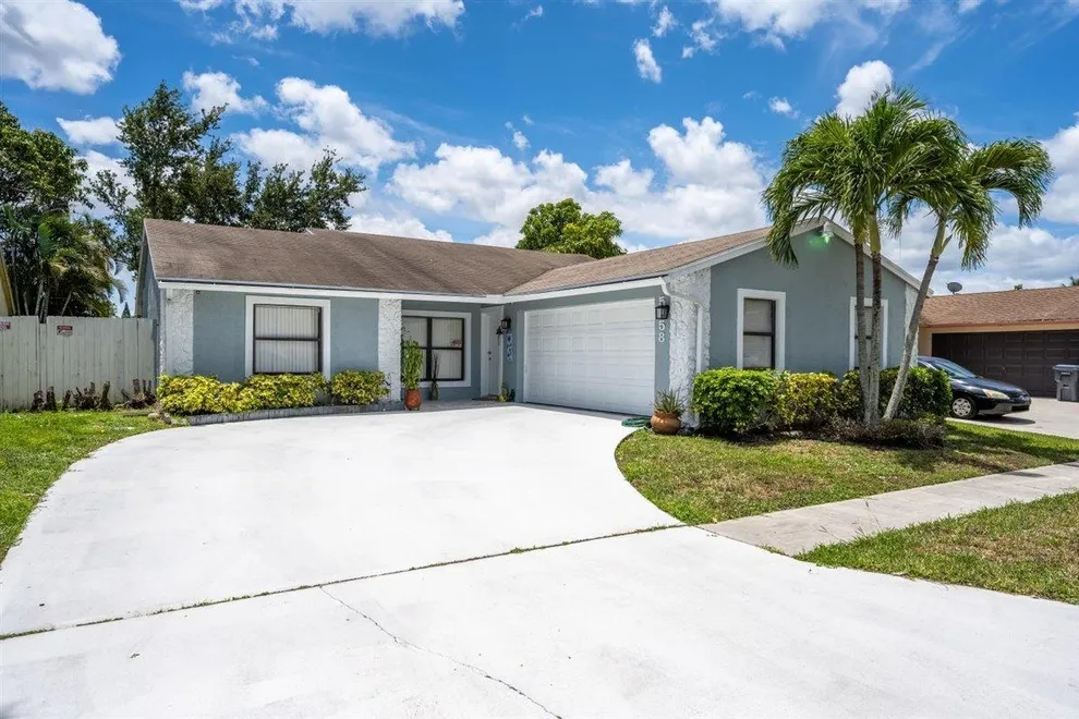 Photo of 5858 Lincoln Circle West, Lake Worth, FL 33463