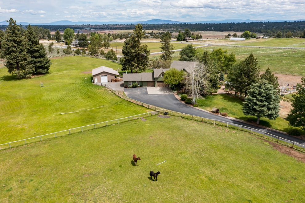 Photo of 21156 Sholes Road, Bend, OR 97702