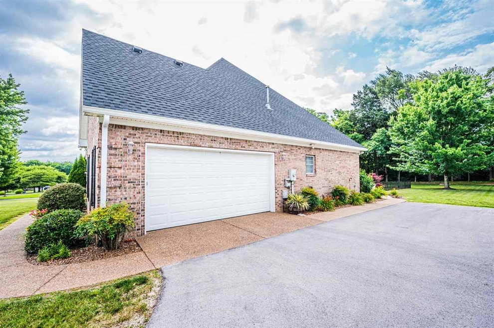 Photo of 958 Hunters Pointe Lane, Bowling Green, KY 42104
