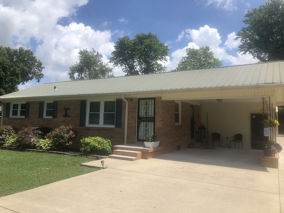 Unit for sale at 107 DuPont Ave, Waverly, TN 37185