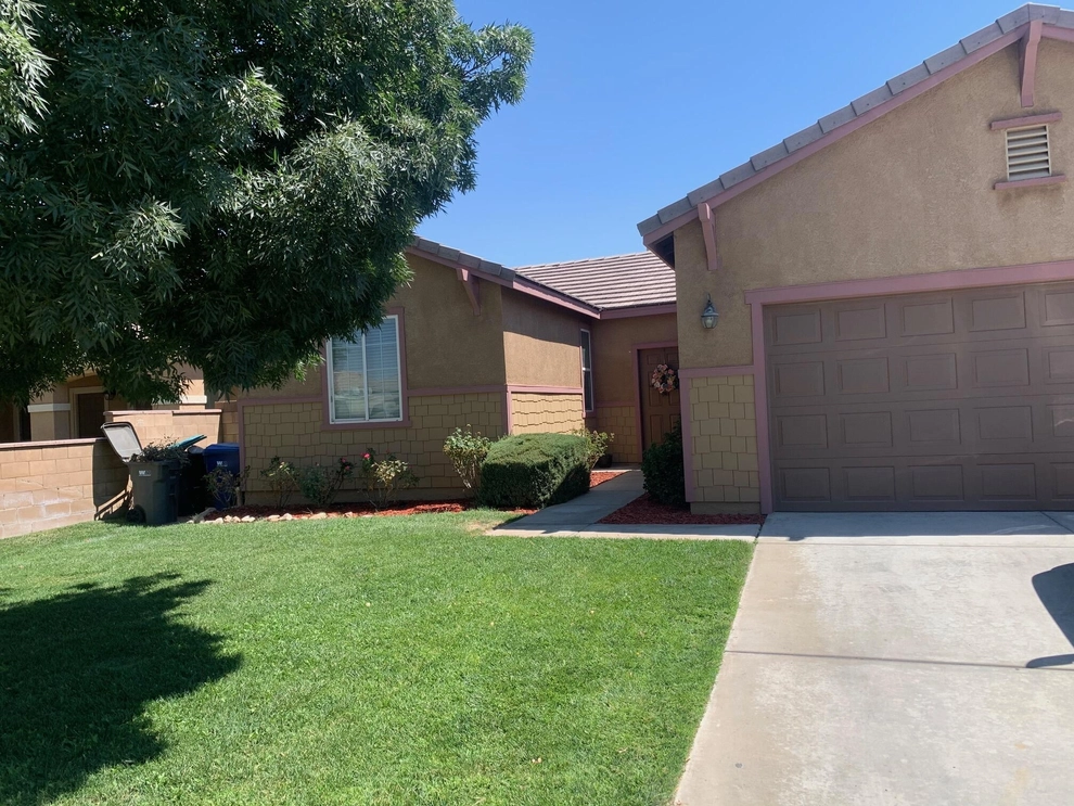 Photo of 45544 2nd Street East, Lancaster, CA 93535
