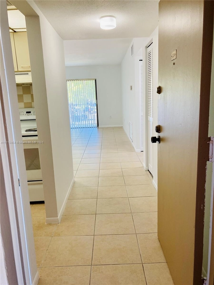Unit for sale at 10425 N Kendall Dr, Miami, FL 33176
