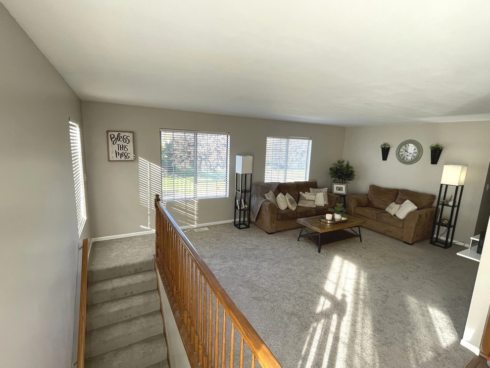 Photo of 261 South Collins Street, South Elgin, IL 60177