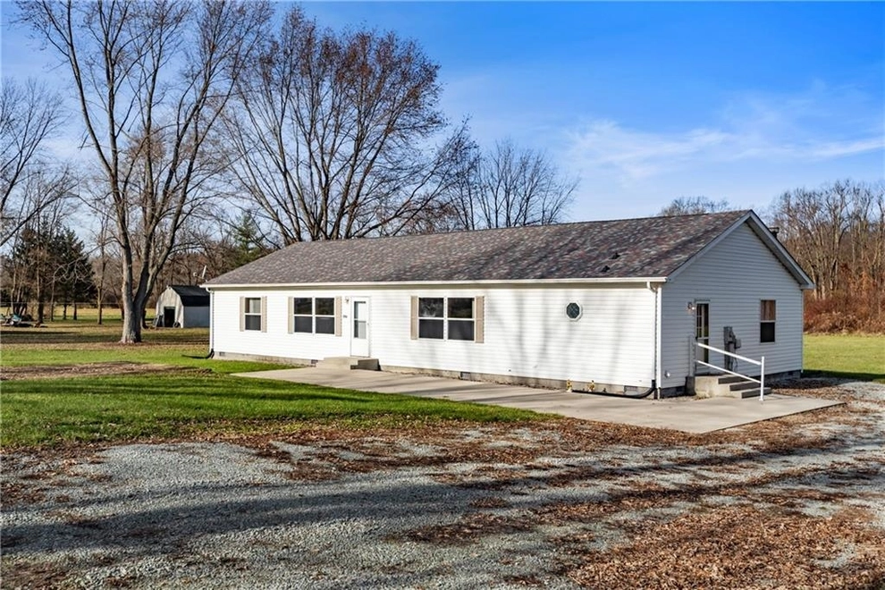 Photo of 3116 Moss Island Heights Road, Anderson, IN 46011