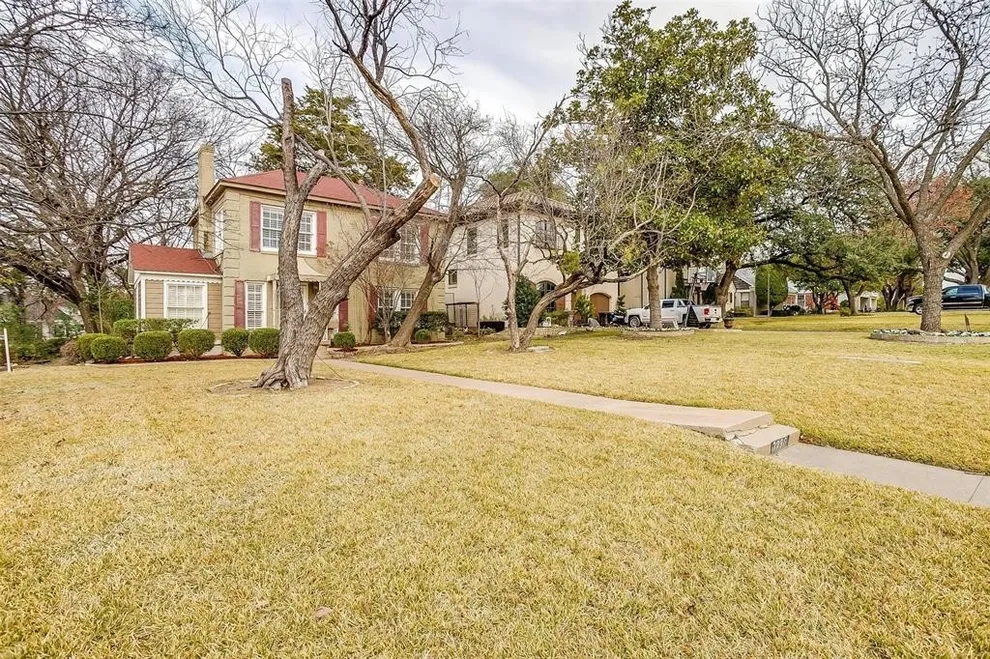  for Sale at 3736 Bellaire Drive North, Fort Worth, TX 76109