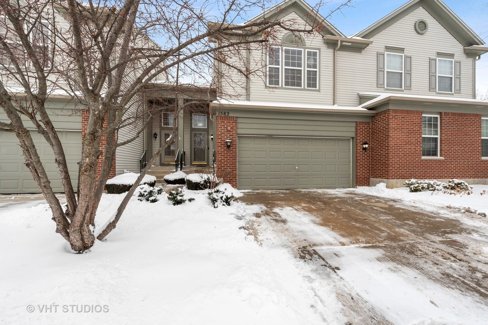 Unit for sale at 1582 Yellowstone Drive, Streamwood, IL 60107