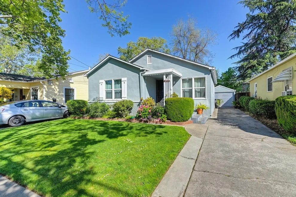 Unit for sale at 2717 2nd Ave, Sacramento, CA 95818