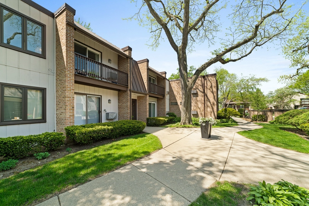 Unit for sale at 1755 Henley Street, Glenview, IL 60025