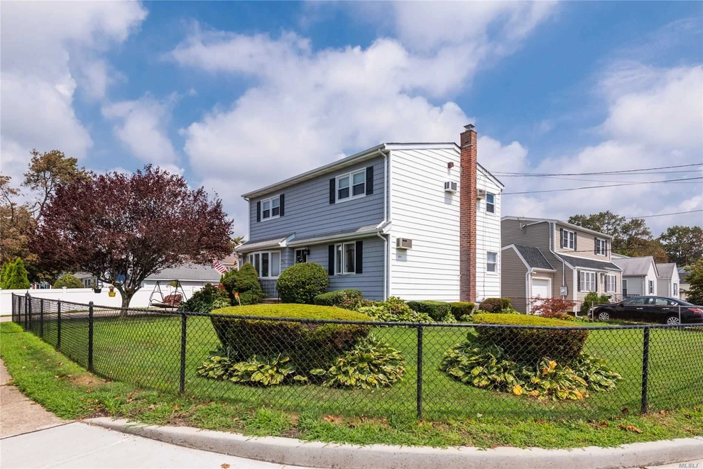 Unit for sale at 529 17th Street, West Babylon, NY 11704