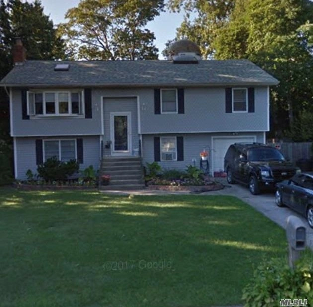 Photo of 9 Heather Drive, Center Moriches, NY 11934