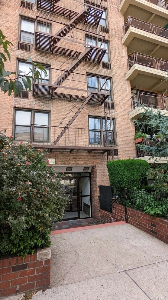 Unit for sale at 25-34 Crescent Street, Astoria, NY 11102