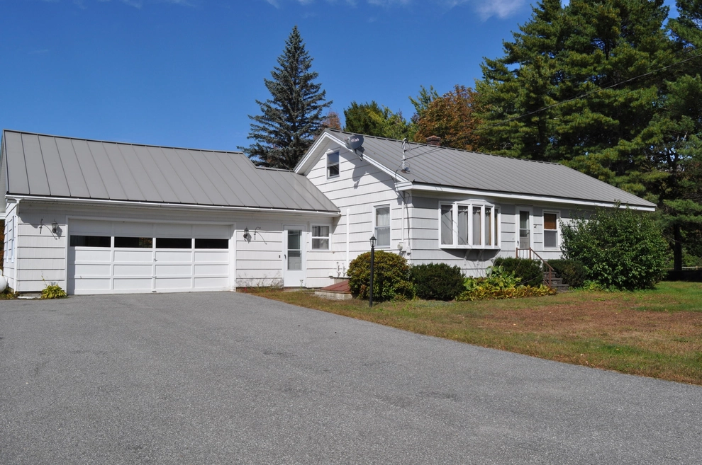 Photo of 385 Pond Road, Manchester, ME 04351