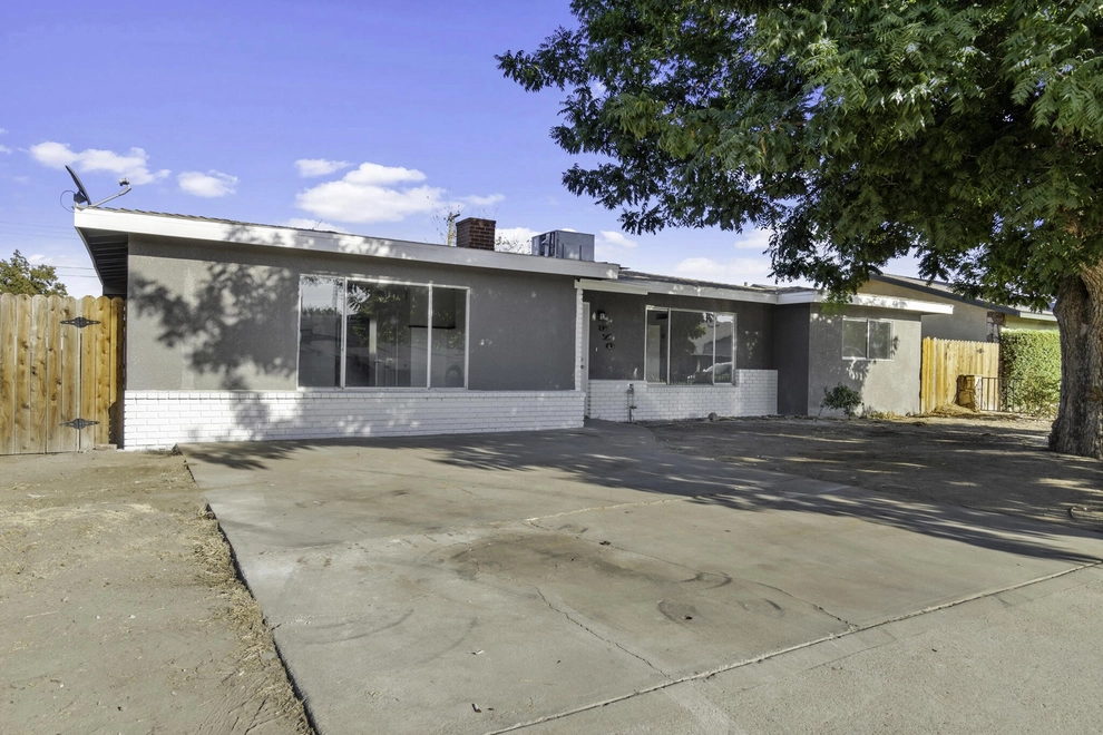 Photo of 370 North Beverly Street, Porterville, CA 93257