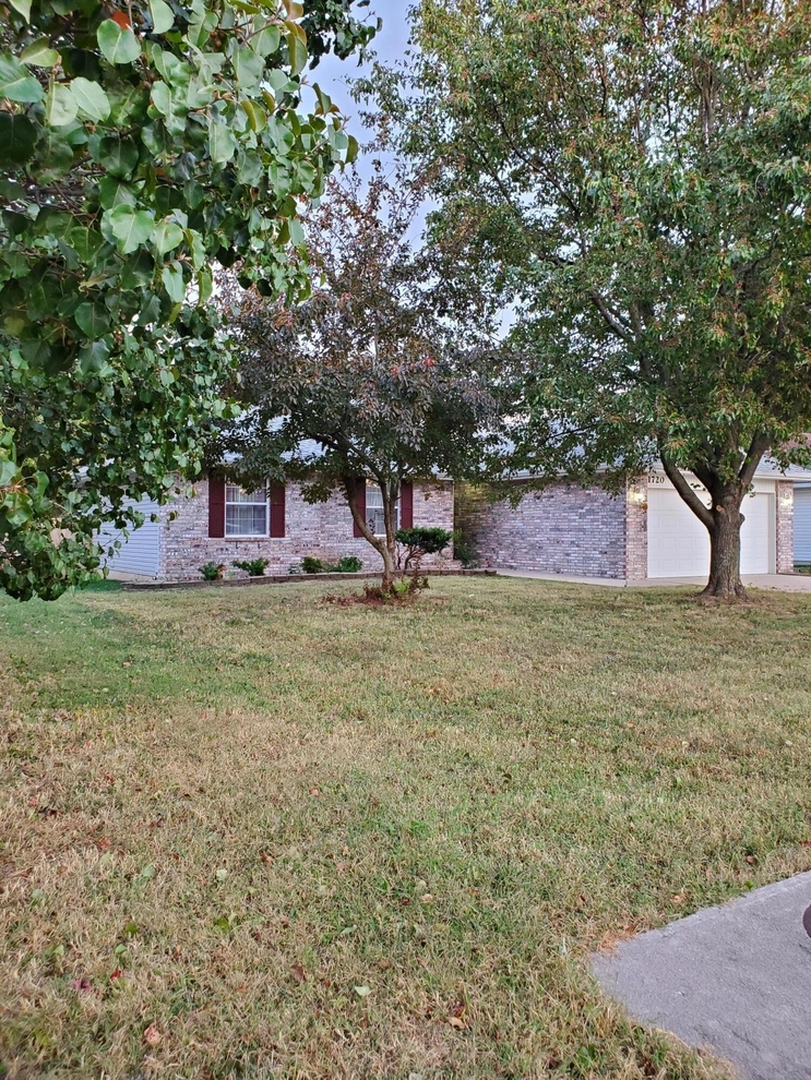 Photo of 1720 South Miller Avenue, Springfield, MO 65802