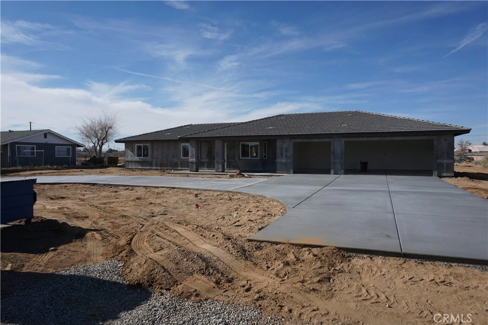 Unit for sale at 14140 Navajo Rd, Apple Valley, CA 92307