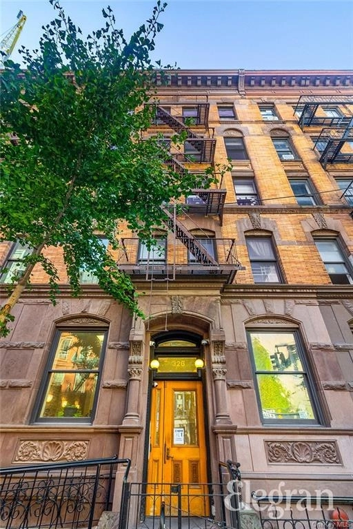 Photo of 326 West 43rd Street, New York, NY 10036