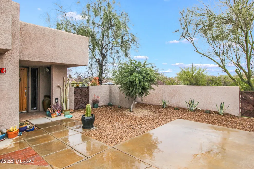 for Sale at 27 South Shadow Creek Place, Tucson, AZ 85748