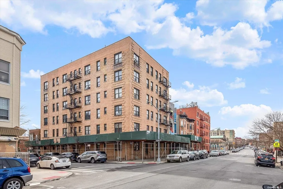 Unit for sale at 700 Oakland Place, Bronx, NY 10457