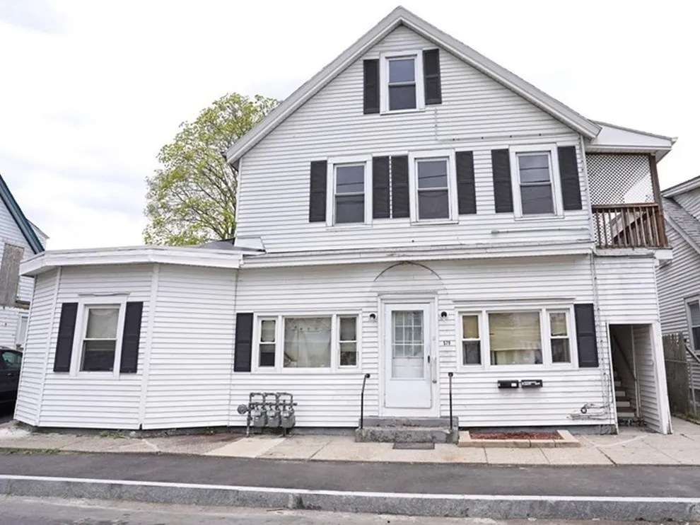 Unit for sale at 579 Bay St, Taunton, MA 02780