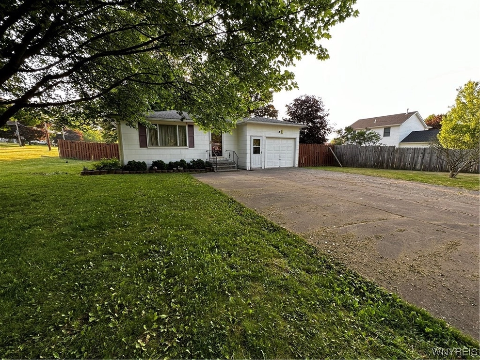 Unit for sale at 1 E Park Drive, Lockport-City, NY 14094