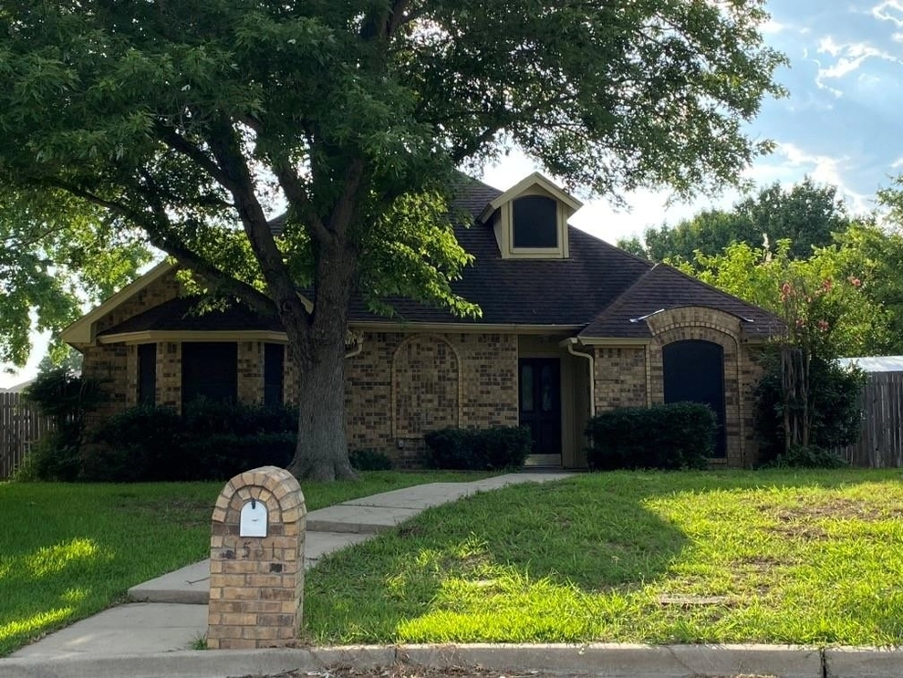Photo of 1501 Brook Forest Drive, Mansfield, TX 76063