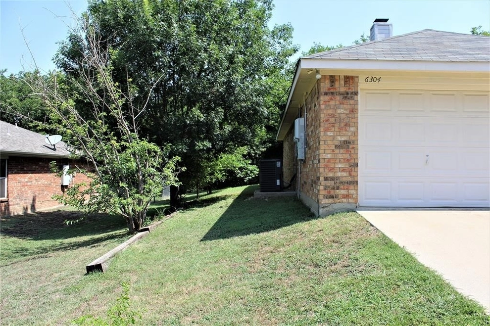 Photo of 6304 Over Lake Drive, Fort Worth, TX 76135