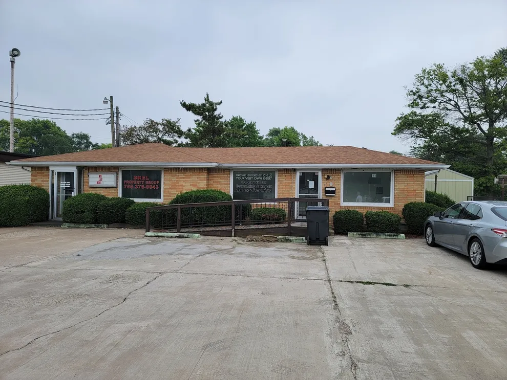 Unit for sale at 33 E Main Street, Chesterfield, IN 46017