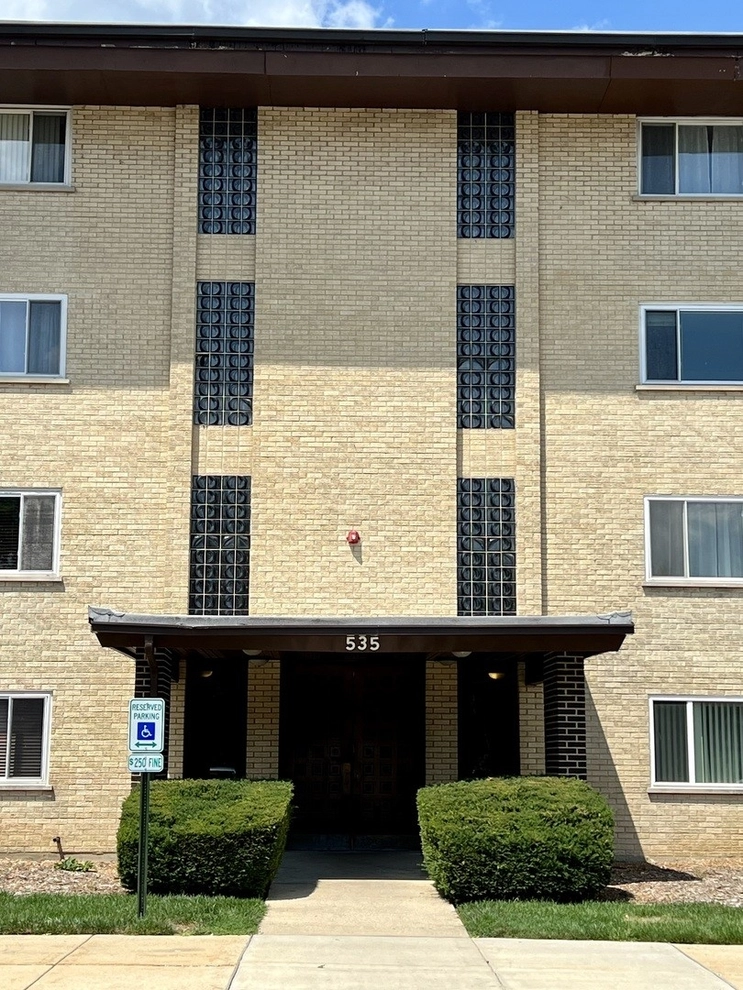 Unit for sale at 535 S Cleveland Avenue, Arlington Heights, IL 60005