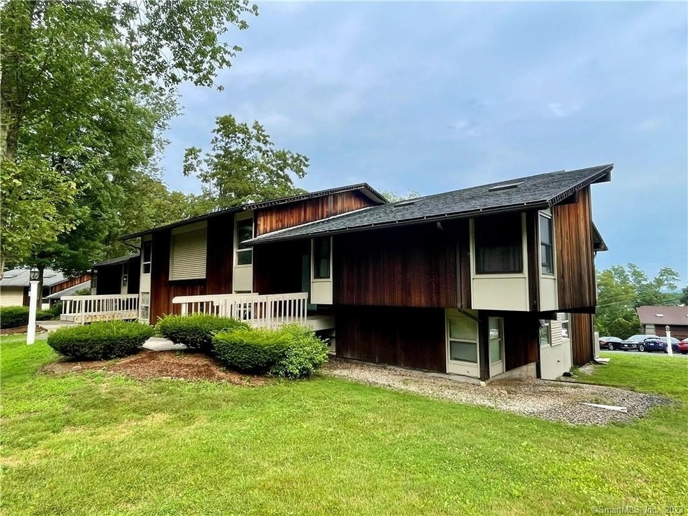 Unit for sale at 5 Country Squire Drive, Cromwell, CT 06416
