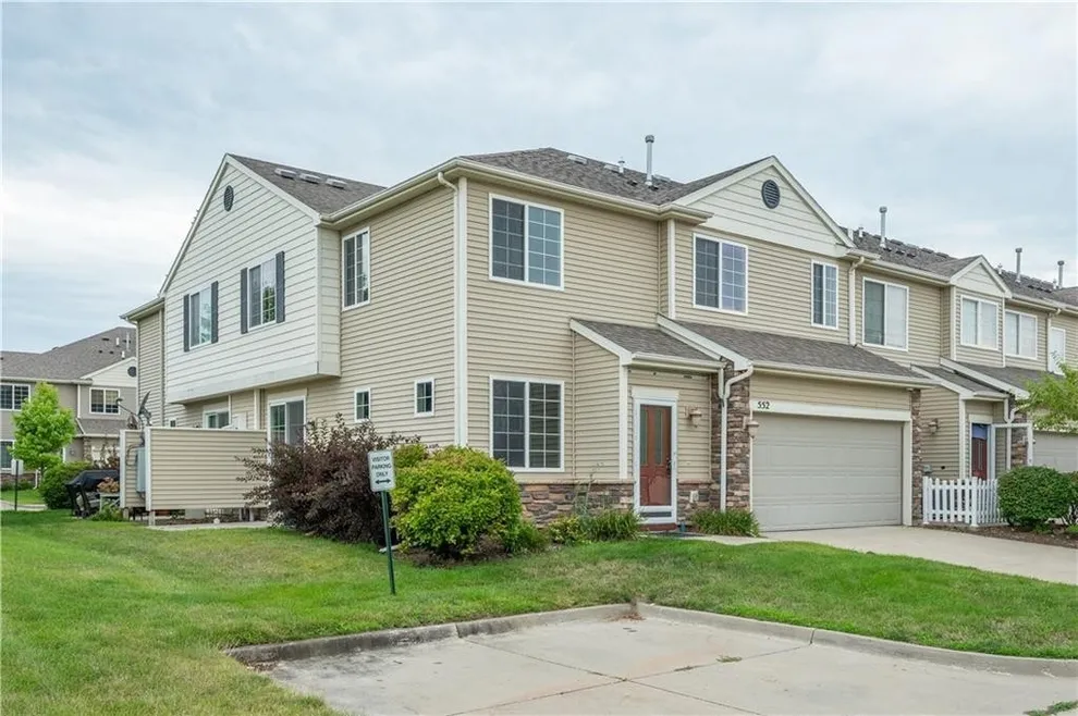 Photo of 552 86th Street, West Des Moines, IA 50266