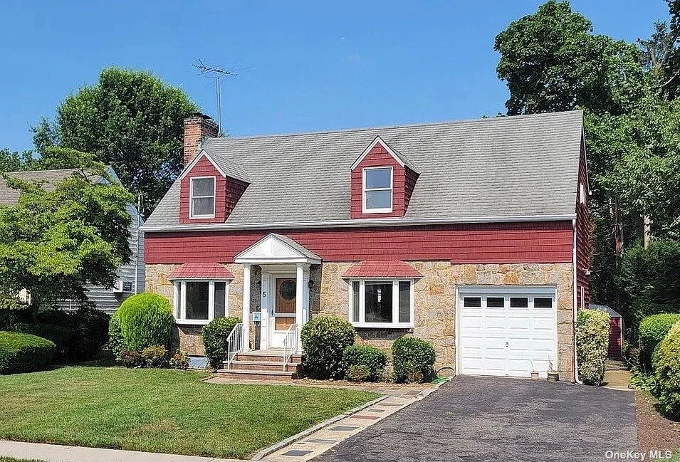 Unit for sale at 5 Hawthorne Road, Garden City, NY 11530