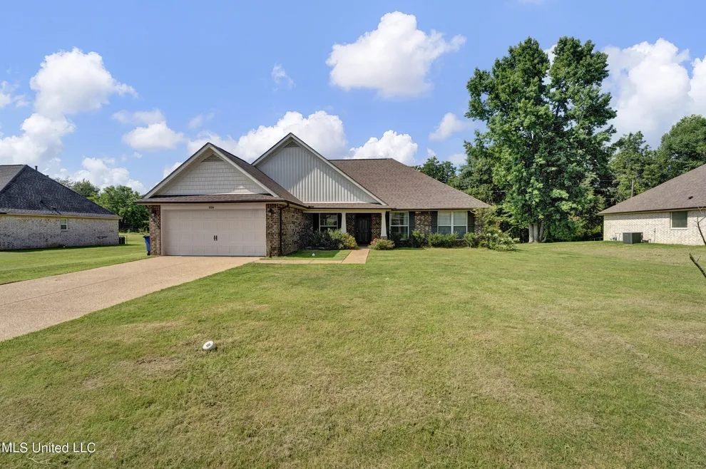 Unit for sale at 8604 N Courtly Circle, Olive Branch, MS 38654