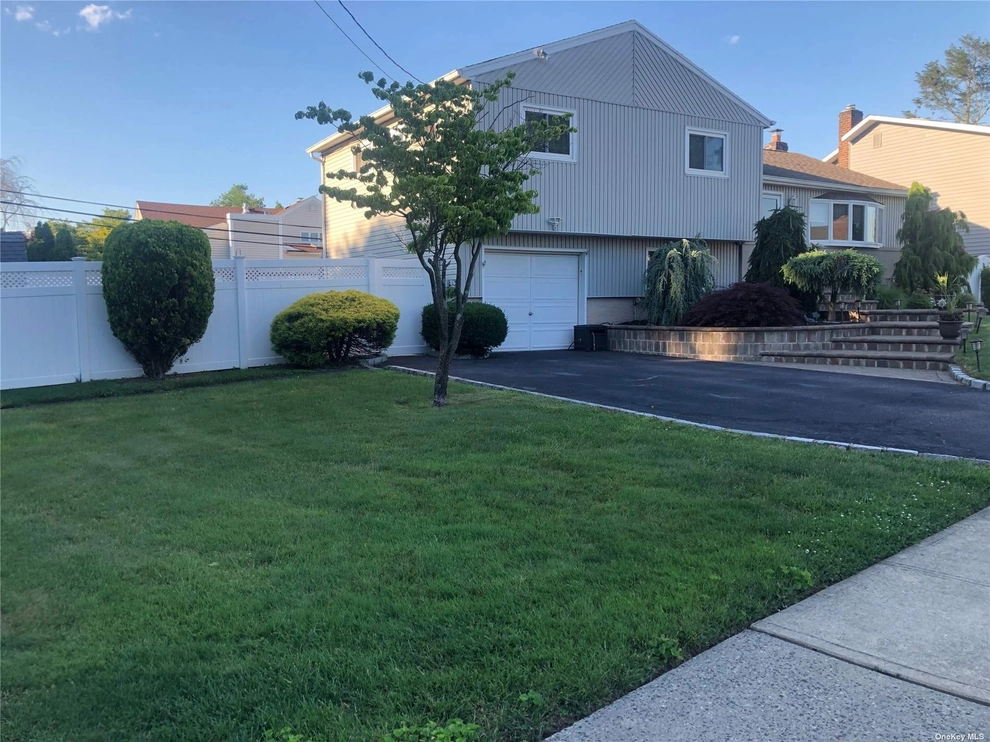Unit for sale at 2 Cloverhill Drive, Plainview, NY 11803