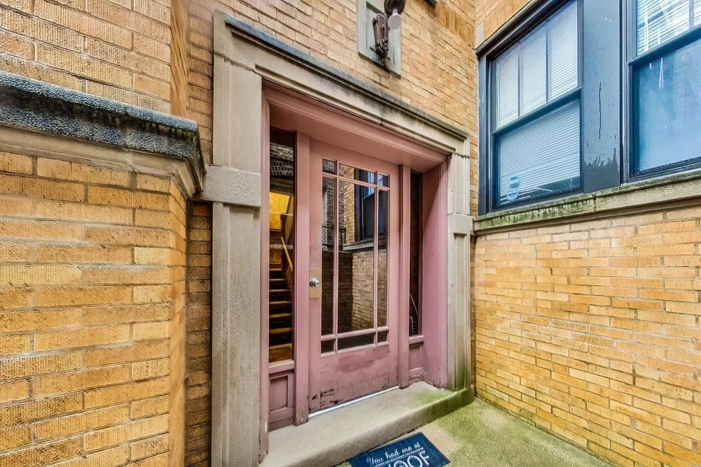 Photo of 2218 West Thome Avenue, Chicago, IL 60659