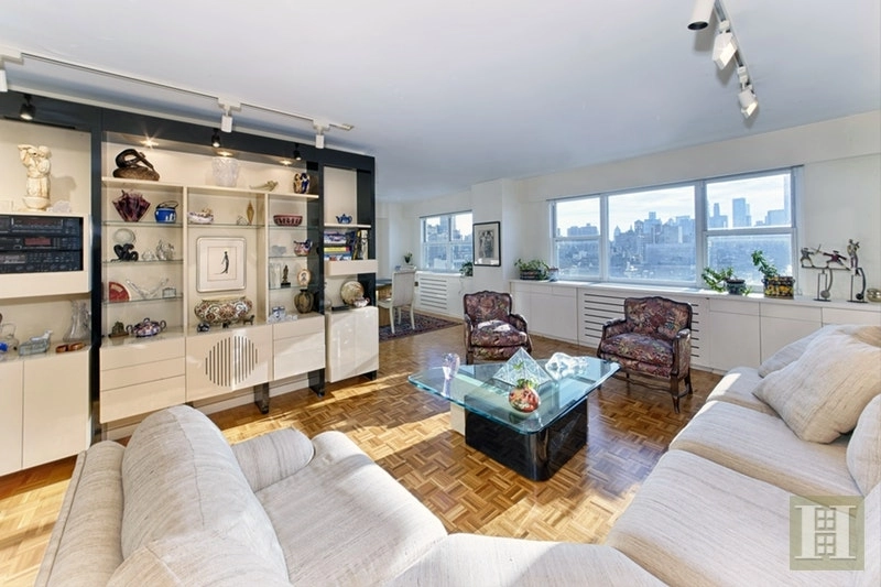 Unit for sale at 101 W 12TH Street, Manhattan, NY 10011