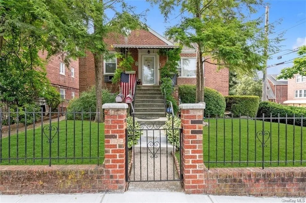 Unit for sale at 1050 Lydig Avenue, Bronx, NY 10461