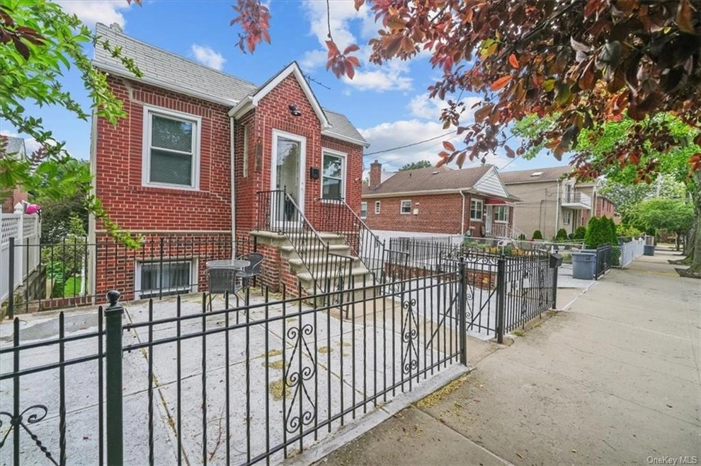 Photo of 1464 Kennellworth Place, Bronx, NY 10465