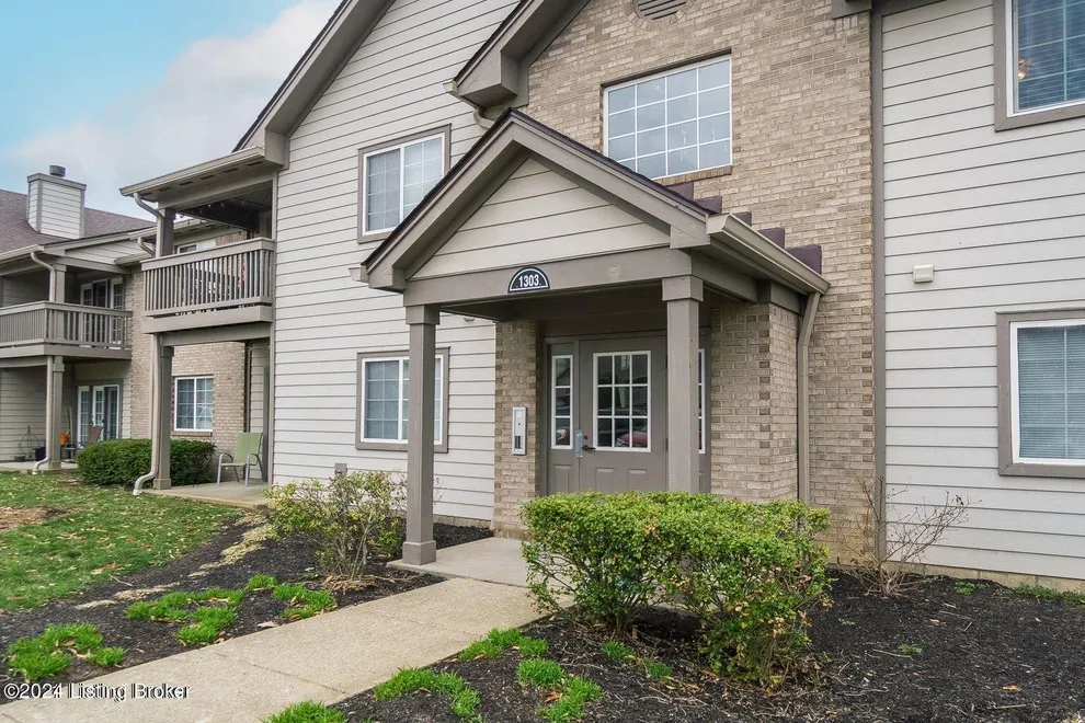 Unit for sale at 1303 Swan Pointe Blvd, Louisville, KY 40243
