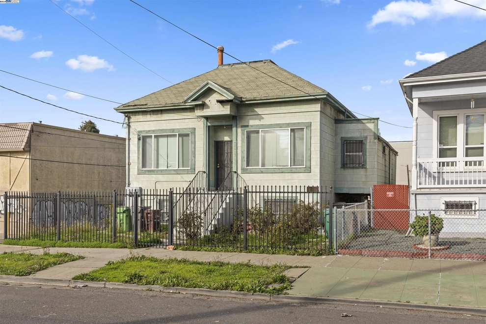 Unit for sale at 1433 15th Ave, Oakland, CA 94606