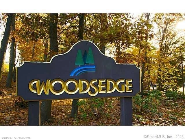 40 Woodsedge Drive