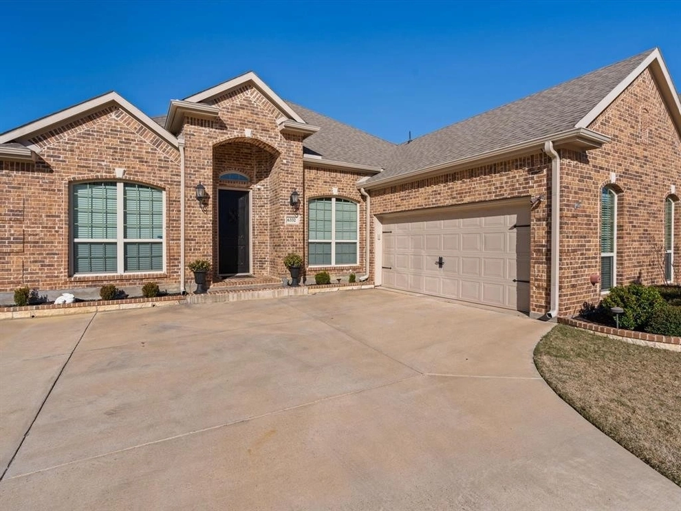 Unit for sale at 6332 Glenwick Drive, Fort Worth, TX 76123