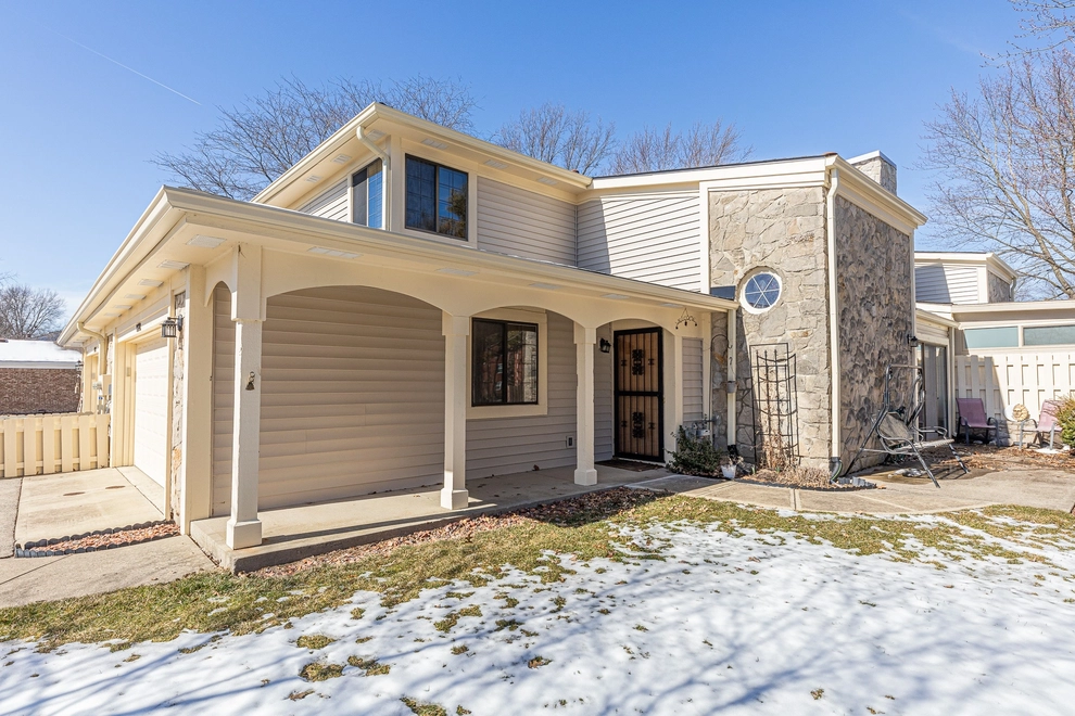 Unit for sale at 1522 Roanoke Drive, Zionsville, IN 46077
