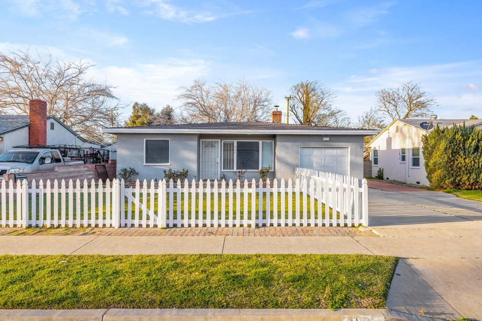 Unit for sale at 927 W Norberry Street, Lancaster, CA 93534