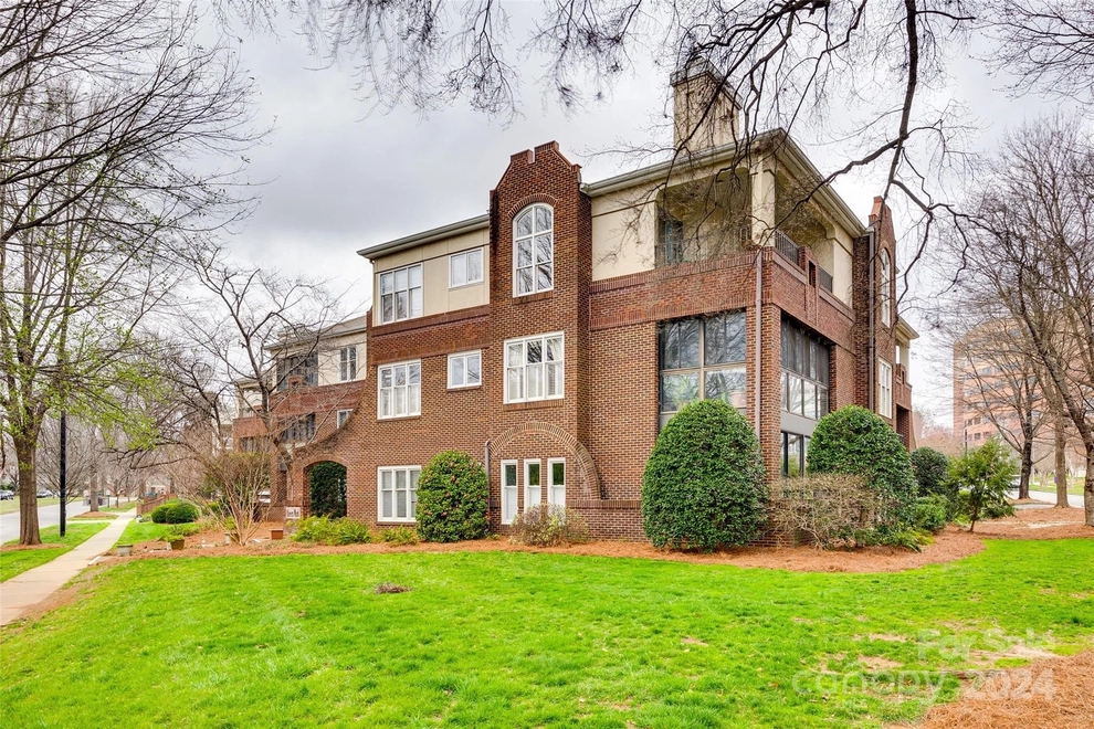 Photo of 325 Queens Road, Charlotte, NC 28204