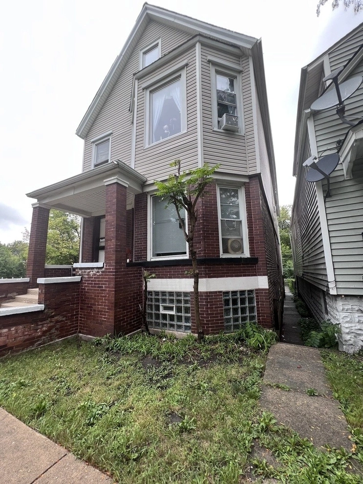 Photo of 1052 West Marquette Road, Chicago, IL 60621