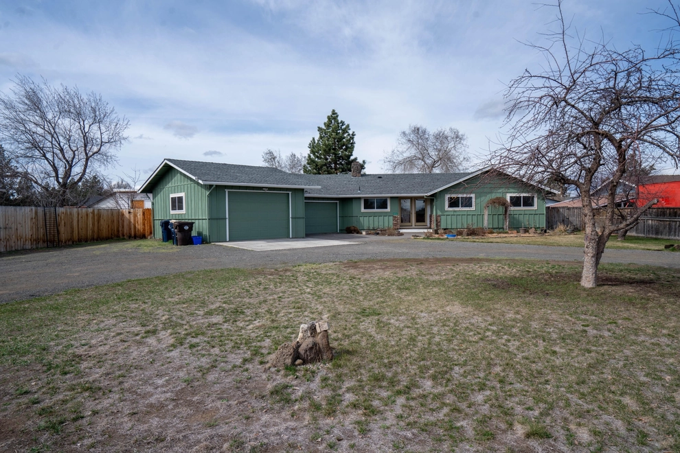 Unit for sale at 1551 SW 23rd Street, Redmond, OR 97756